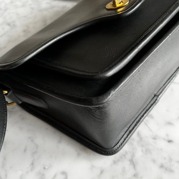 Elegant Black Leather Shoulder Bag - Picture 13 of 16